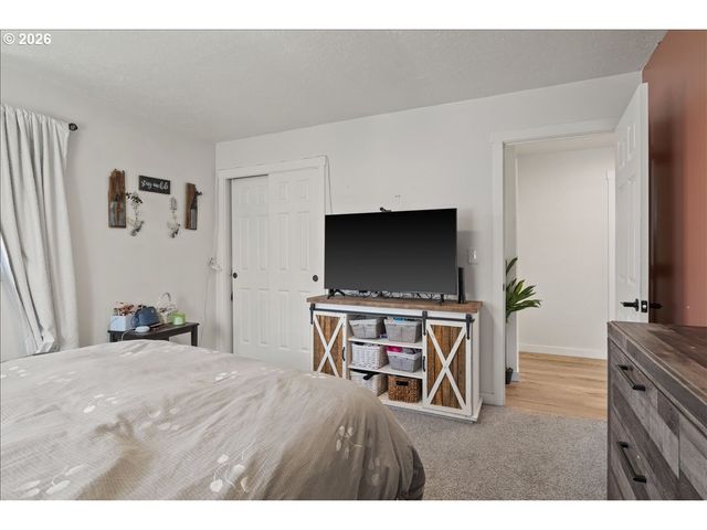 1039 N 4TH Ave, Stayton, OR 97383