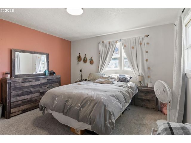 1039 N 4TH Ave, Stayton, OR 97383