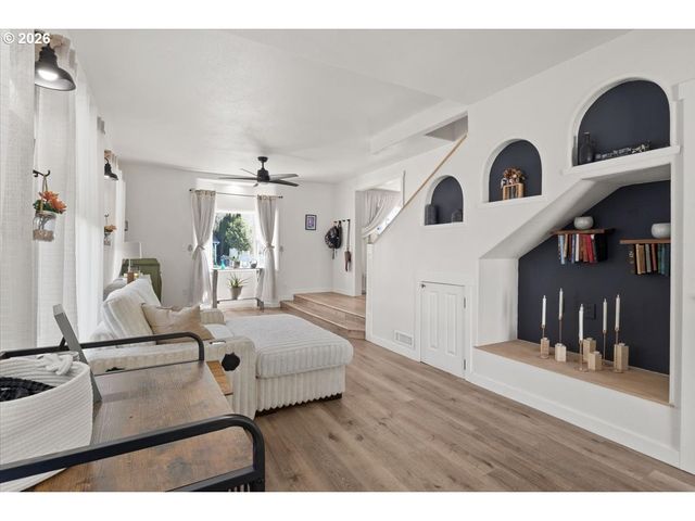 1039 N 4TH Ave, Stayton, OR 97383