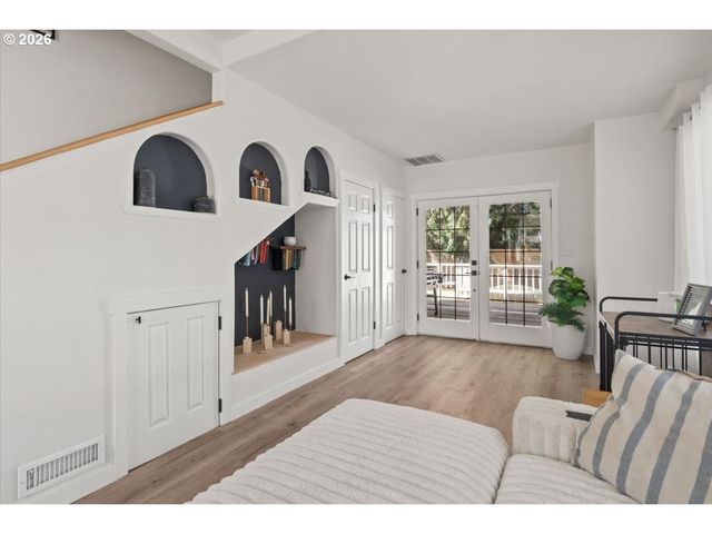 1039 N 4TH Ave, Stayton, OR 97383