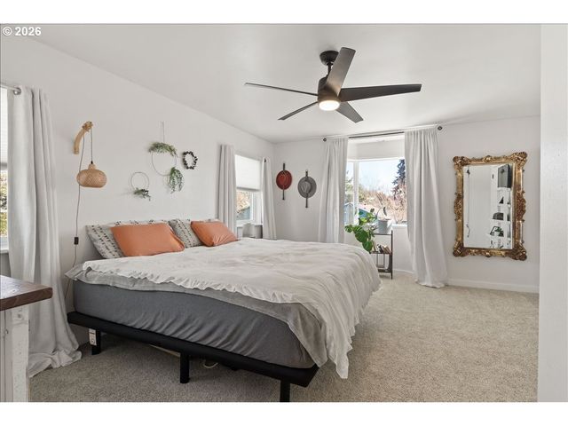 1039 N 4TH Ave, Stayton, OR 97383