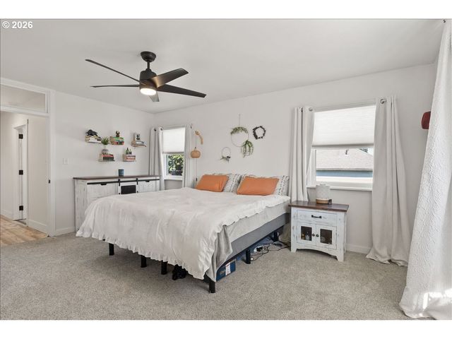 1039 N 4TH Ave, Stayton, OR 97383