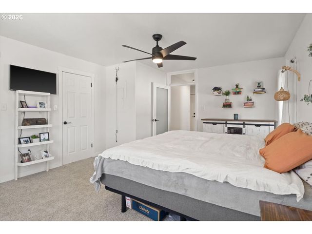 1039 N 4TH Ave, Stayton, OR 97383