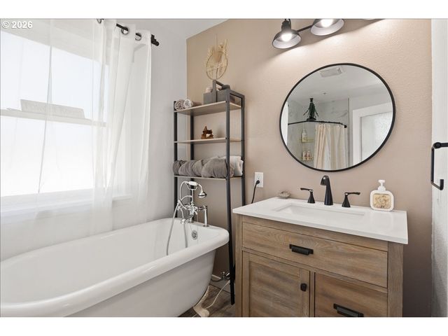 1039 N 4TH Ave, Stayton, OR 97383