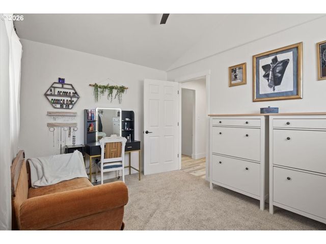 1039 N 4TH Ave, Stayton, OR 97383