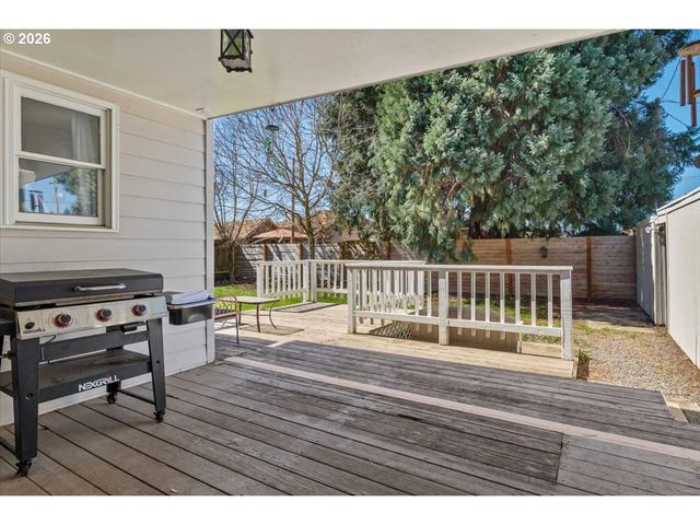 1039 N 4TH Ave, Stayton, OR 97383