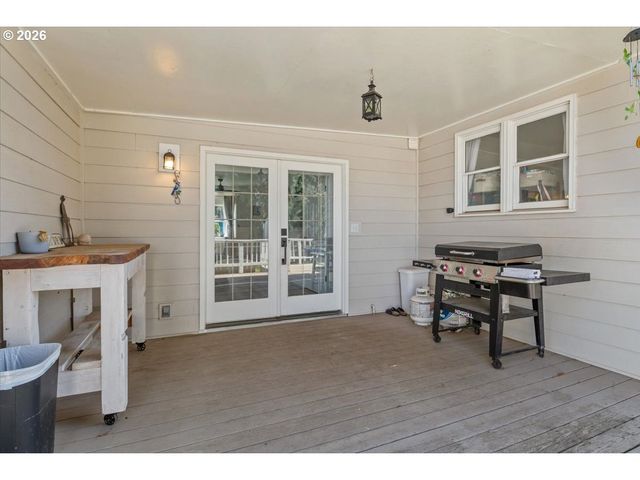 1039 N 4TH Ave, Stayton, OR 97383