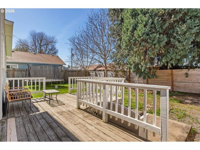 1039 N 4TH Ave, Stayton, OR 97383