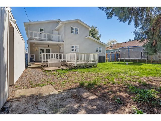 1039 N 4TH Ave, Stayton, OR 97383