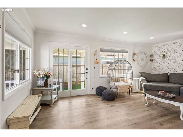 1039 N 4TH Ave, Stayton, OR 97383