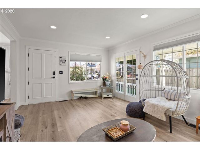 1039 N 4TH Ave, Stayton, OR 97383