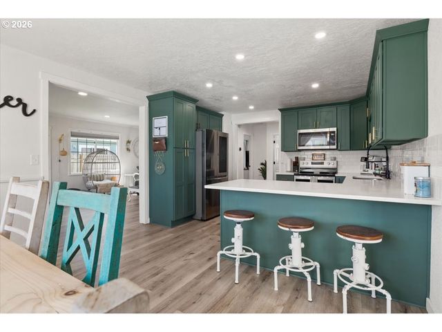 1039 N 4TH Ave, Stayton, OR 97383