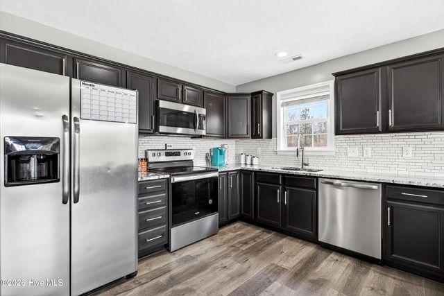 136 Camellia Creek Drive, Richlands, NC 28574