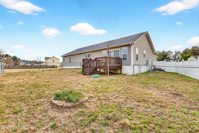 136 Camellia Creek Drive, Richlands, NC 28574