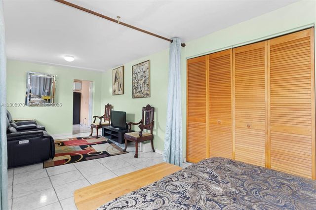 410 East Dr 2, North Miami Beach, FL 33162