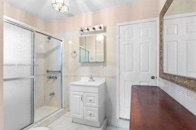 410 East Dr 2, North Miami Beach, FL 33162