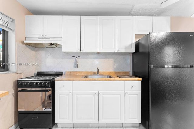 410 East Dr 2, North Miami Beach, FL 33162