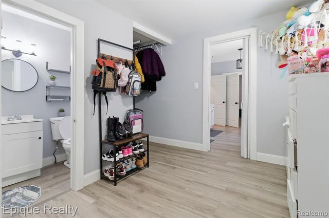 48 Augusta Avenue, Pontiac, MI 48341