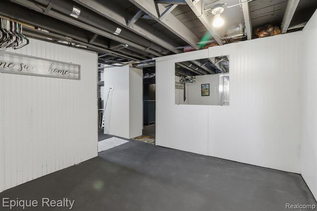 48 Augusta Avenue, Pontiac, MI 48341