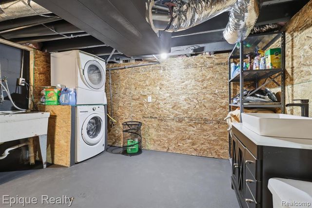 48 Augusta Avenue, Pontiac, MI 48341