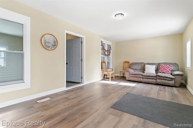 48 Augusta Avenue, Pontiac, MI 48341