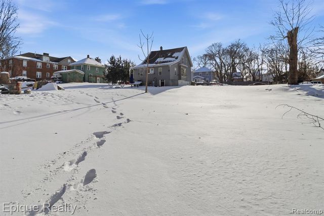 48 Augusta Avenue, Pontiac, MI 48341