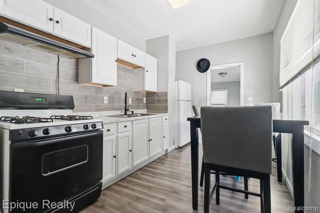 48 Augusta Avenue, Pontiac, MI 48341