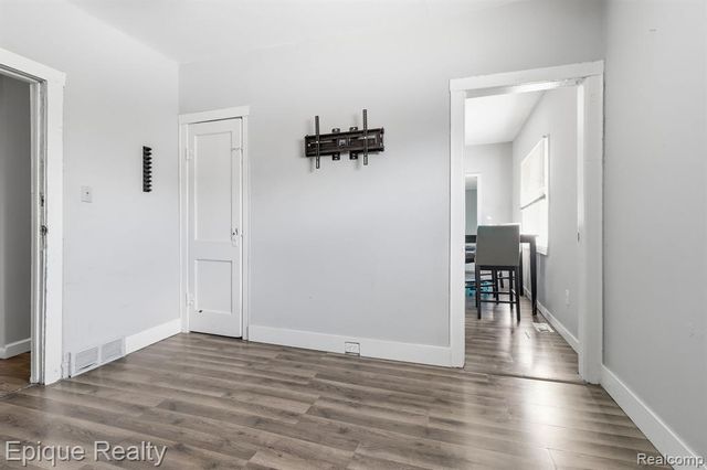 48 Augusta Avenue, Pontiac, MI 48341