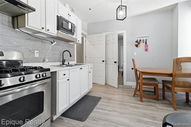 48 Augusta Avenue, Pontiac, MI 48341