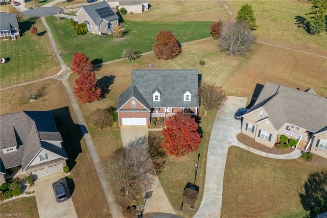 6406 Calvary Way, Thomasville, NC 27360