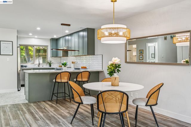 3227 Santa Cruz Ln, Alameda, CA 94502