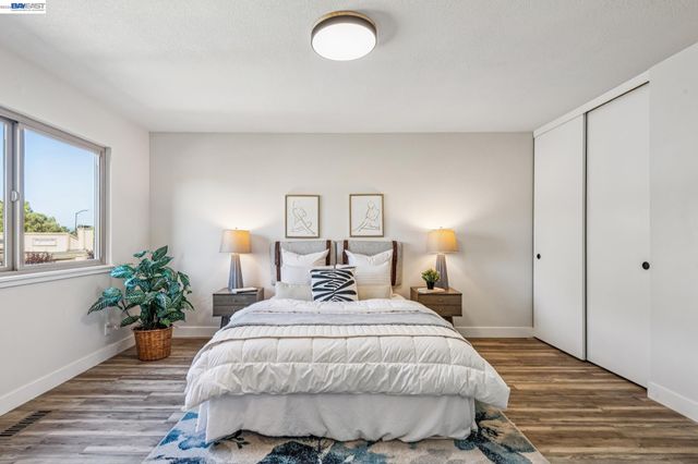 3227 Santa Cruz Ln, Alameda, CA 94502