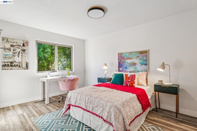 3227 Santa Cruz Ln, Alameda, CA 94502