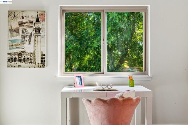 3227 Santa Cruz Ln, Alameda, CA 94502