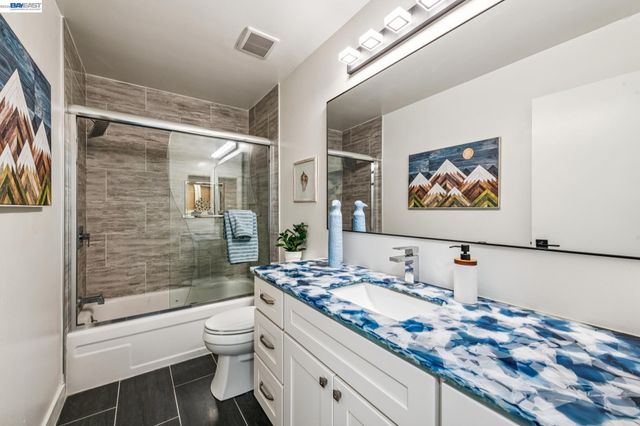 3227 Santa Cruz Ln, Alameda, CA 94502