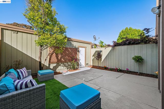 3227 Santa Cruz Ln, Alameda, CA 94502