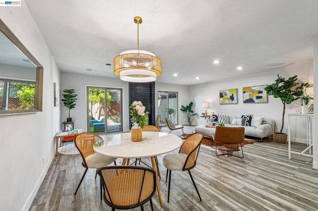 3227 Santa Cruz Ln, Alameda, CA 94502