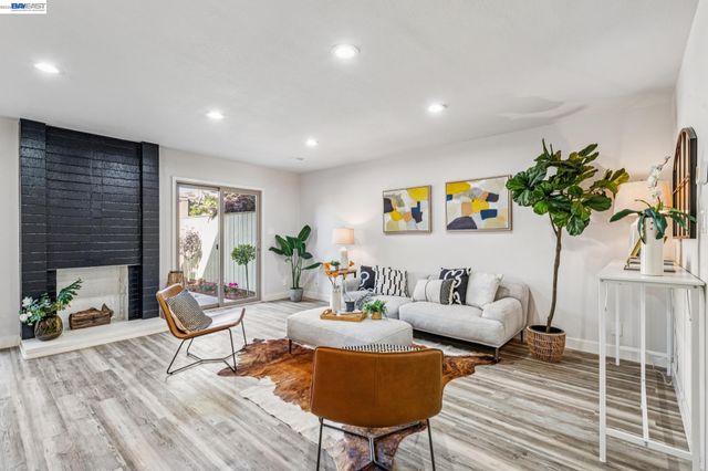 3227 Santa Cruz Ln, Alameda, CA 94502