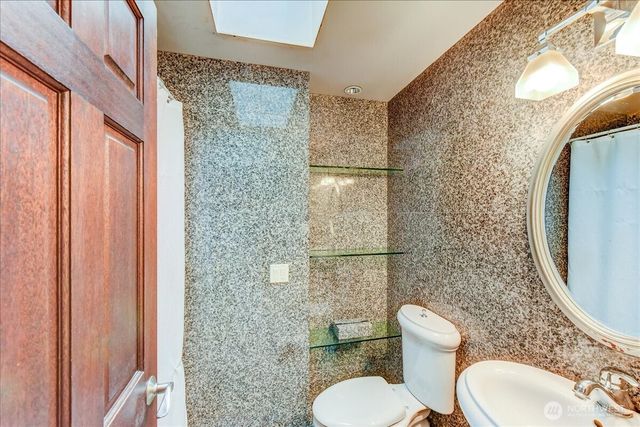 15708 70th Avenue W, Edmonds, WA 98026