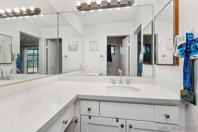 8860 Villa La Jolla 314, La Jolla, CA 92037