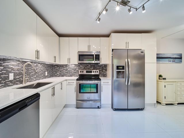 803 8th Lane, Palm Beach Gardens, FL 33418
