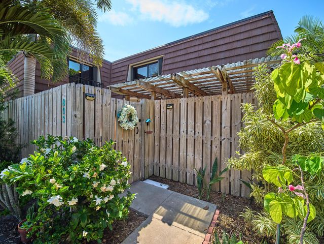 803 8th Lane, Palm Beach Gardens, FL 33418