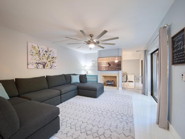 803 8th Lane, Palm Beach Gardens, FL 33418