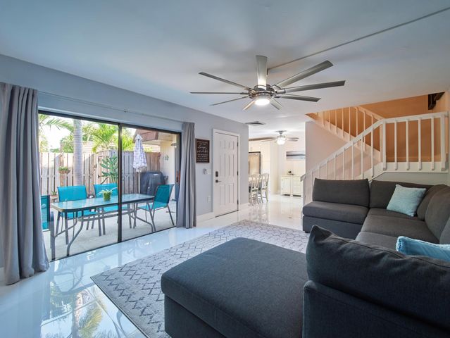 803 8th Lane, Palm Beach Gardens, FL 33418
