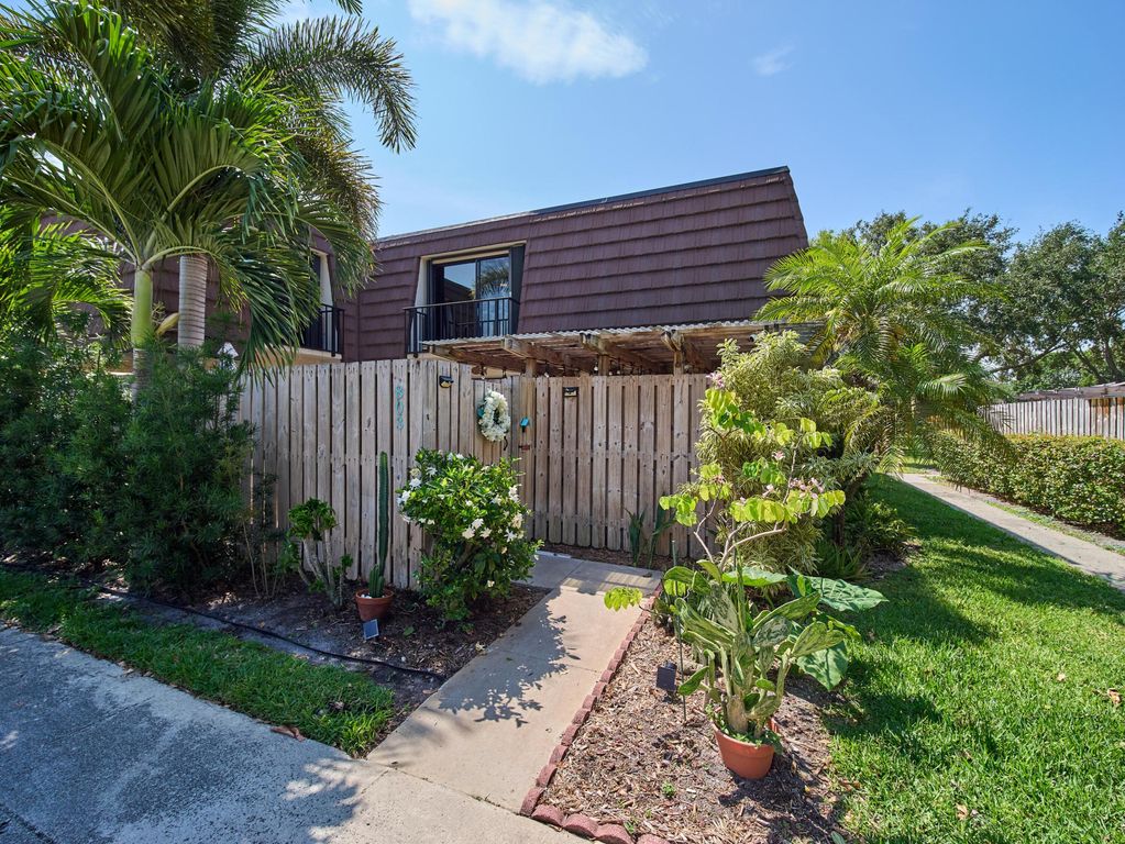 803 8th Lane, Palm Beach Gardens, FL 33418