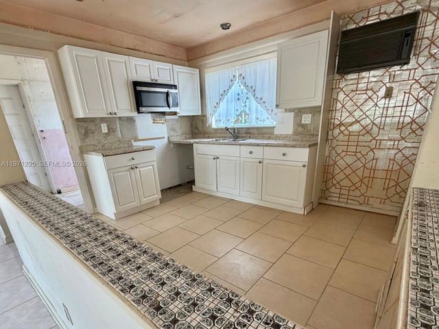 1020 NW 197th Ter, Miami Gardens, FL 33169