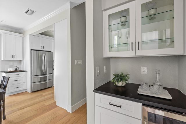 5701 Westslope DR 16, Austin, TX 78731