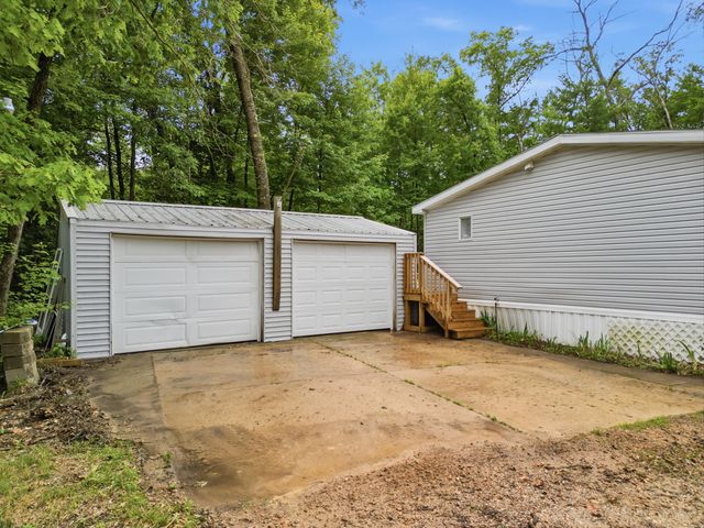 9988 N West County Line Road, Newaygo, MI 49337