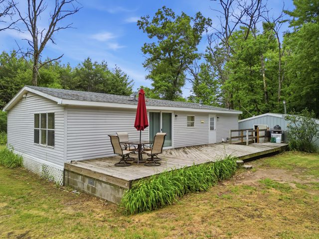 9988 N West County Line Road, Newaygo, MI 49337