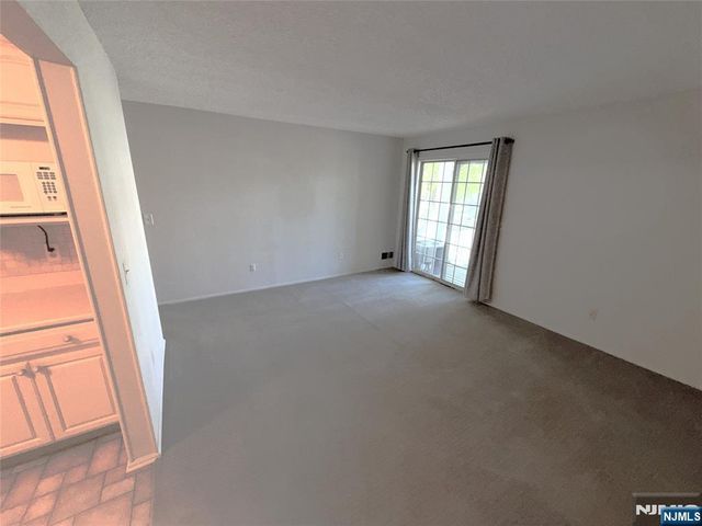 643 Plum Terrace, Mahwah, NJ 07430